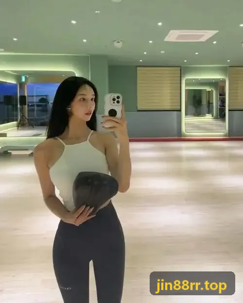 Hai mặt sổ của JIN88 trang chủ trực tuyến đặt cạnh nhau